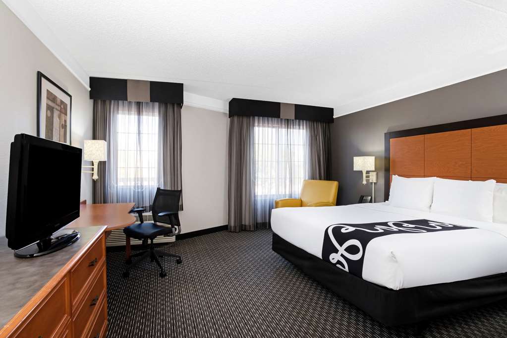 La Quinta Inn & Suites by Wyndham Tucson Airport - photo 14