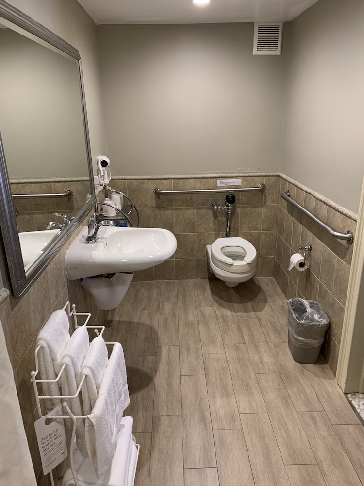 Ramada by Wyndham Rockville Centre - photo 36