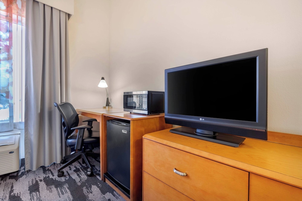 Fairfield Inn & Suites by Marriott Rockford - photo 8
