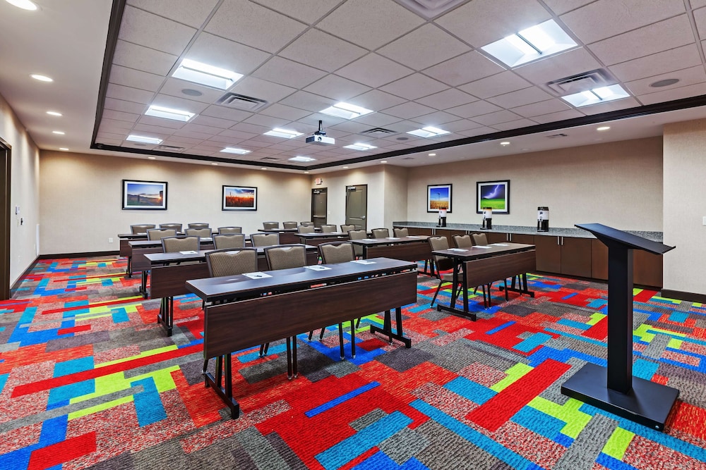 Hampton Inn & Suites Claremore - photo 41