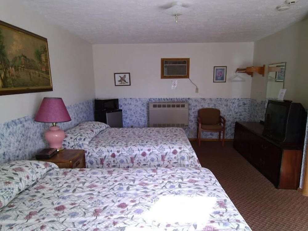 Hillsboro Inn & Suites - photo 6