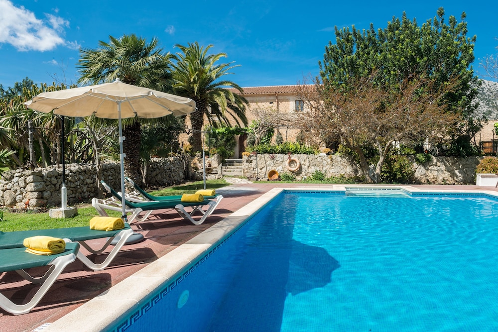 Can Guillo - carbon neutral hotel in Pollenca