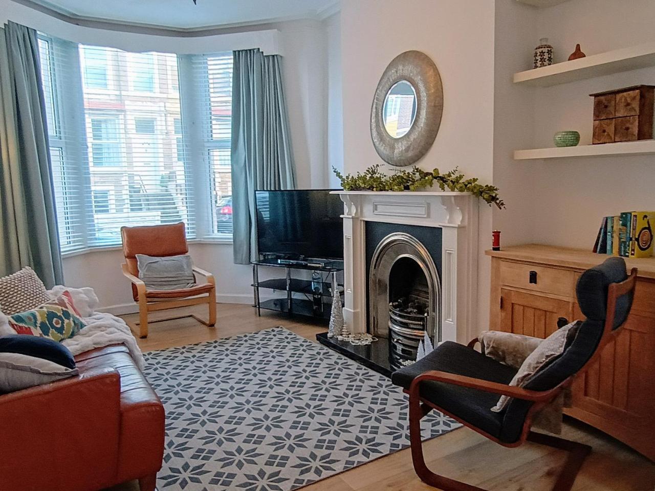 4 Bed house Sea Views Benji's by the beach — 4-Star Luxury Hotel in Morecambe, United Kingdom