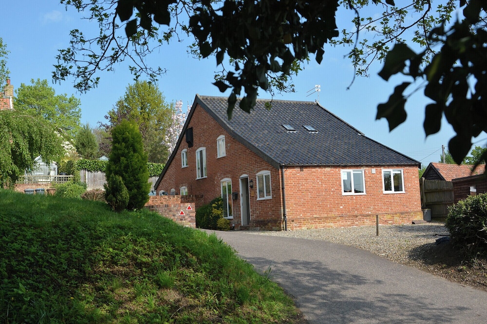 1 The Old Coach House — 4-Star Luxury Hotel in Halesworth, United Kingdom