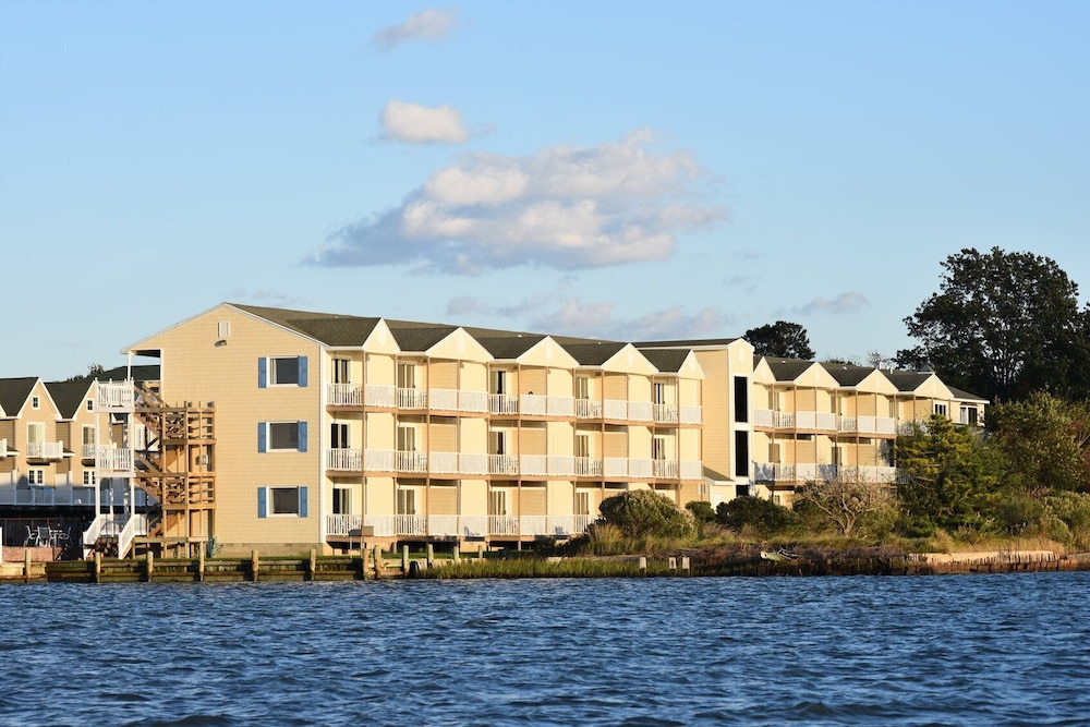Waterside Inn - carbon neutral hotel in Chincoteague