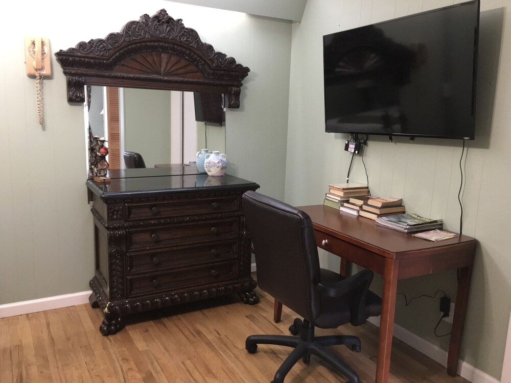 CedarWood Inn - photo 16