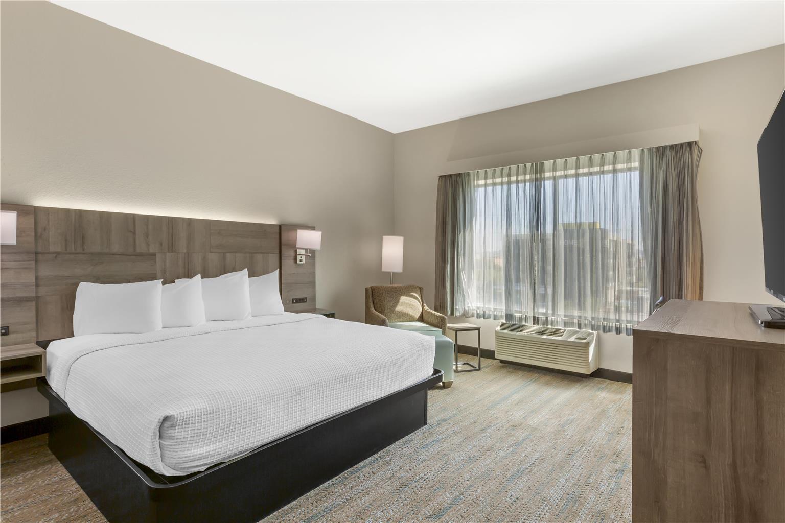 Super 8 by Wyndham Greensboro Coliseum Conv. - photo 30