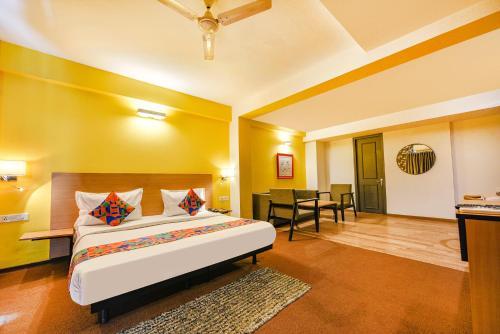 OYO Townhouse 101 Golf Course Road