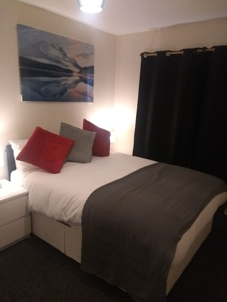 Ashburnham Apartment — 4-Star Luxury Hotel in Luton, United Kingdom