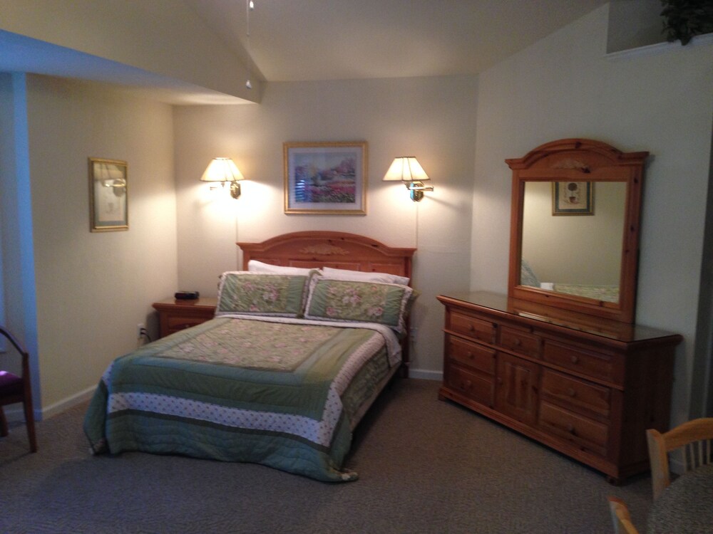 Willowbrook Inn - photo 7