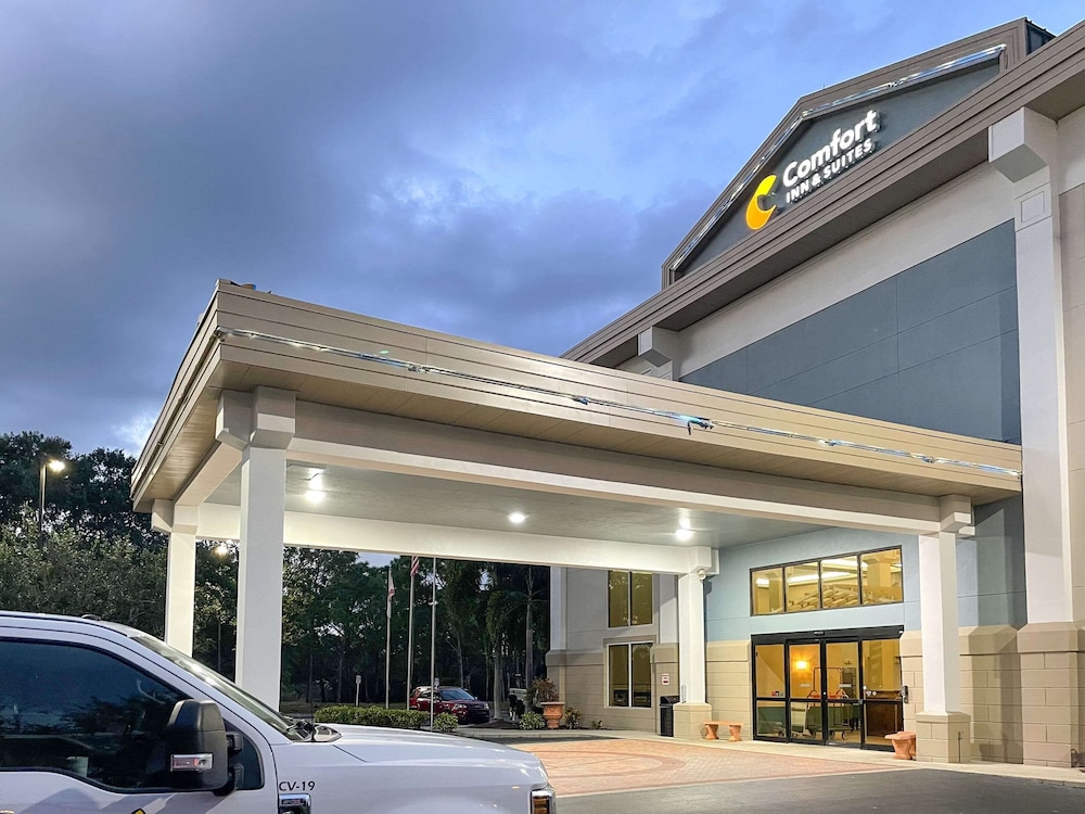 La Quinta Inn & Suites by Wyndham Sarasota I75 - photo 35