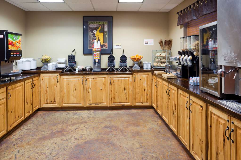 AmericInn by Wyndham Fargo Medical Center - photo 38