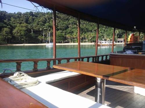 Passeio De Barco Na Escuna Ibiza — Paraty