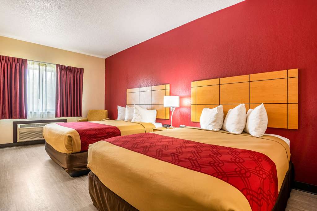 Econo Lodge Topeka at Wanamaker - photo 14