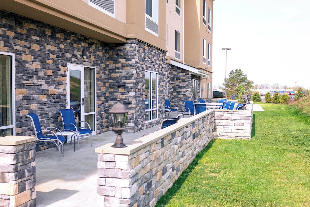 Fairfield Inn & Suites by Marriott Slippery Rock - photo 33
