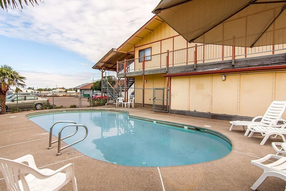 Ashland Valley Inn - photo 13