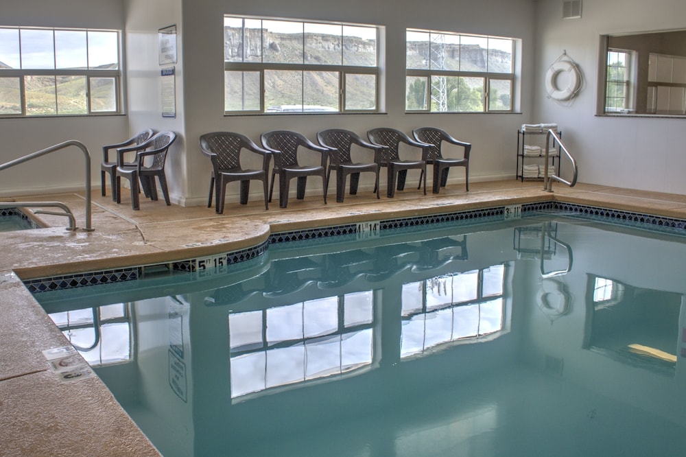 Allington Inn & Suites - photo 18