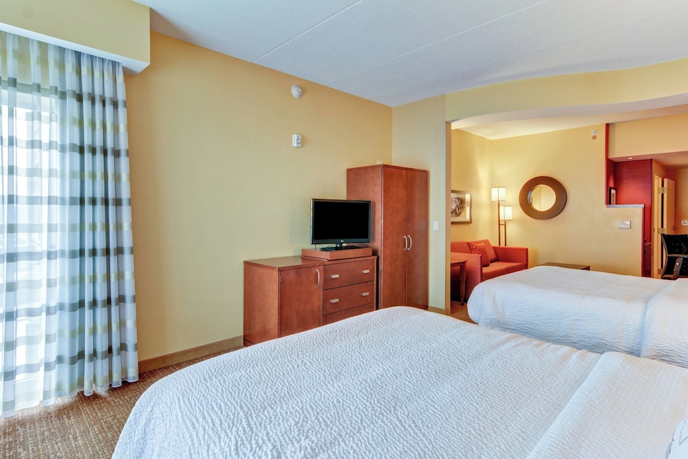 Courtyard by Marriott Bridgeport Clarksburg - photo 11