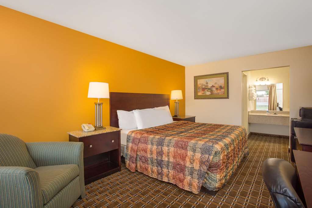 Days Inn by Wyndham Chester - photo 10