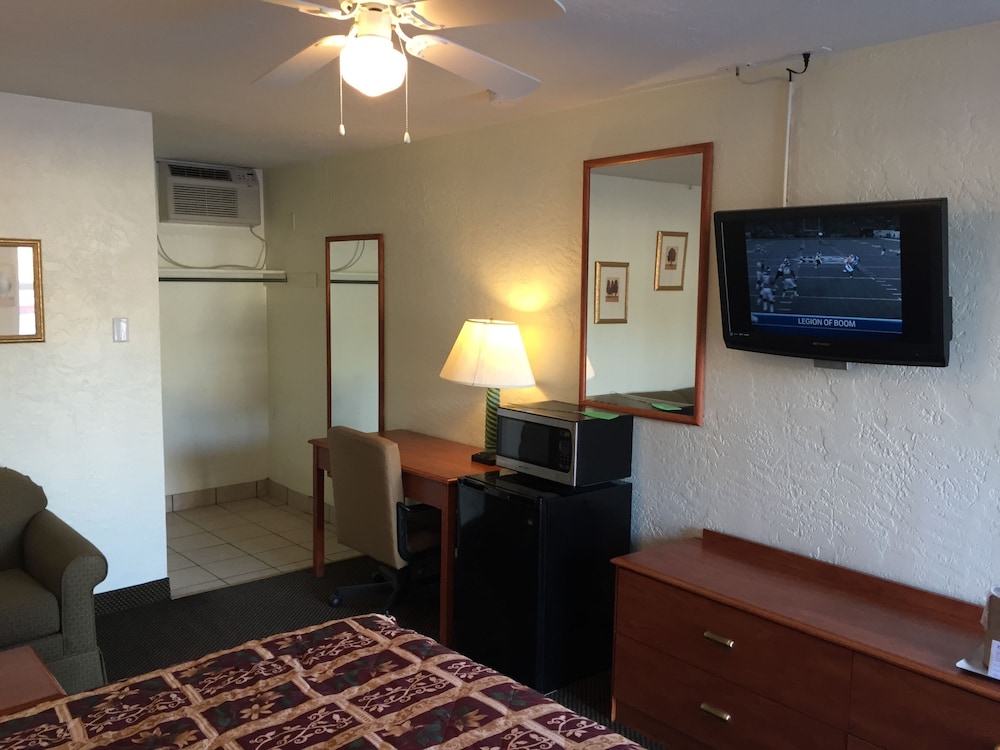 Budget Inn and Suites Colby - photo 16