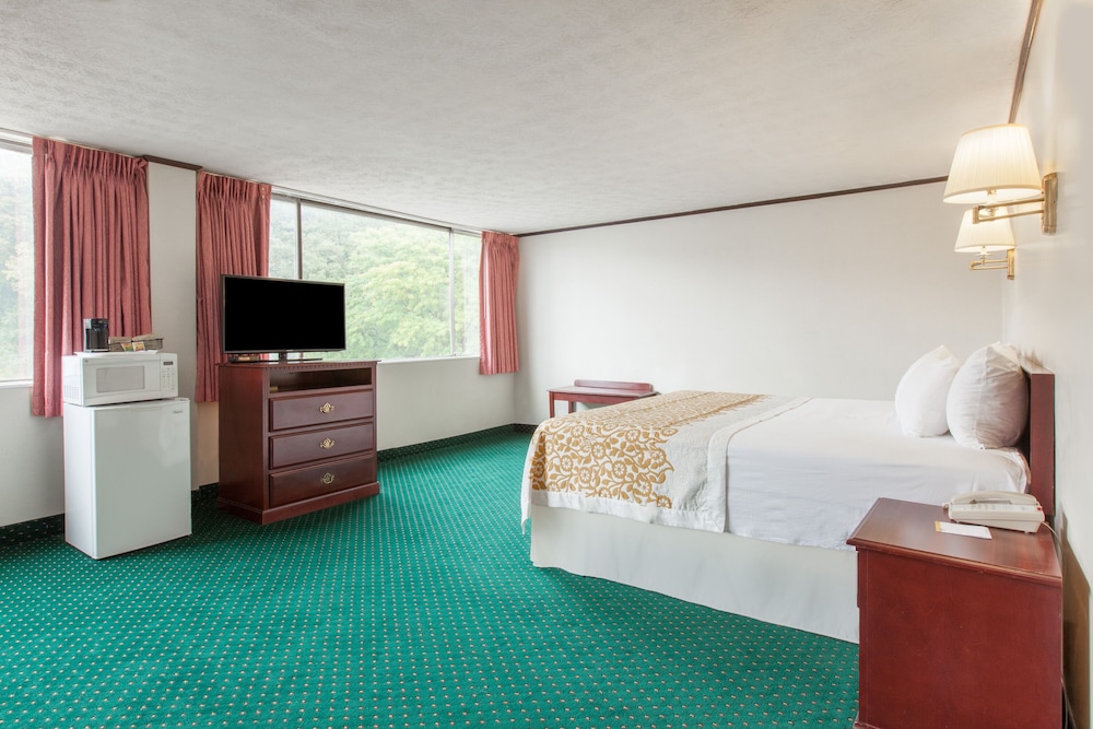Schenectady Inn & Suites - photo 11
