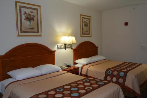 Super 8 by Wyndham Salina - photo 16