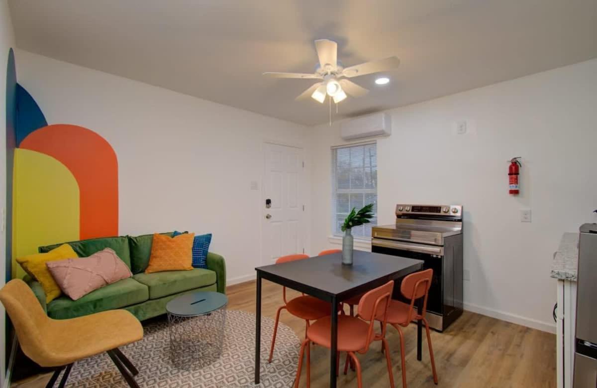 Heart of Houston 2 BD 1 BA with Grill — 4-Star Luxury Hotel in Houston, United States