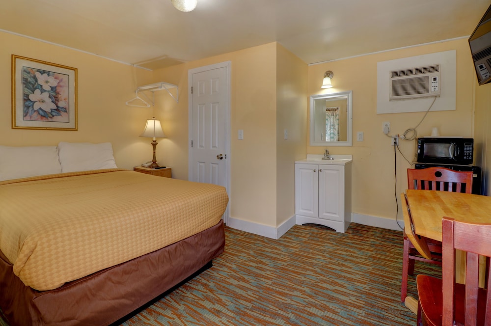 Brookside Motel And Cottages - photo 31