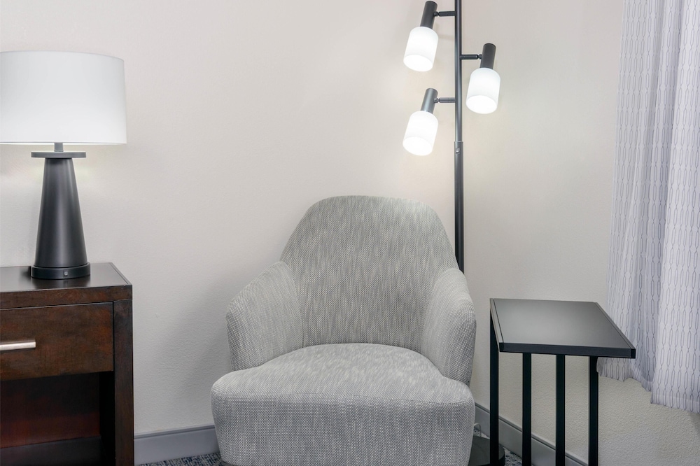 Hampton Inn & Suites Pensacola Gulf Breeze - photo 14