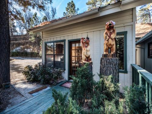 Midtown Riverfront 2 2 Bedrooms Sleeps 4 in Ruidoso, United States