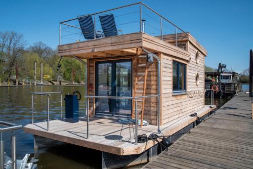Undine Wunderschönes Tiny Hausboot - carbon neutral hotel in Hamburg