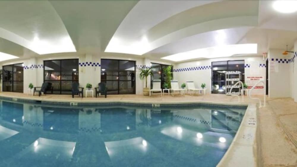 Holiday Inn Express Hotel & Suites Meadowlands Area by IHG - photo 20