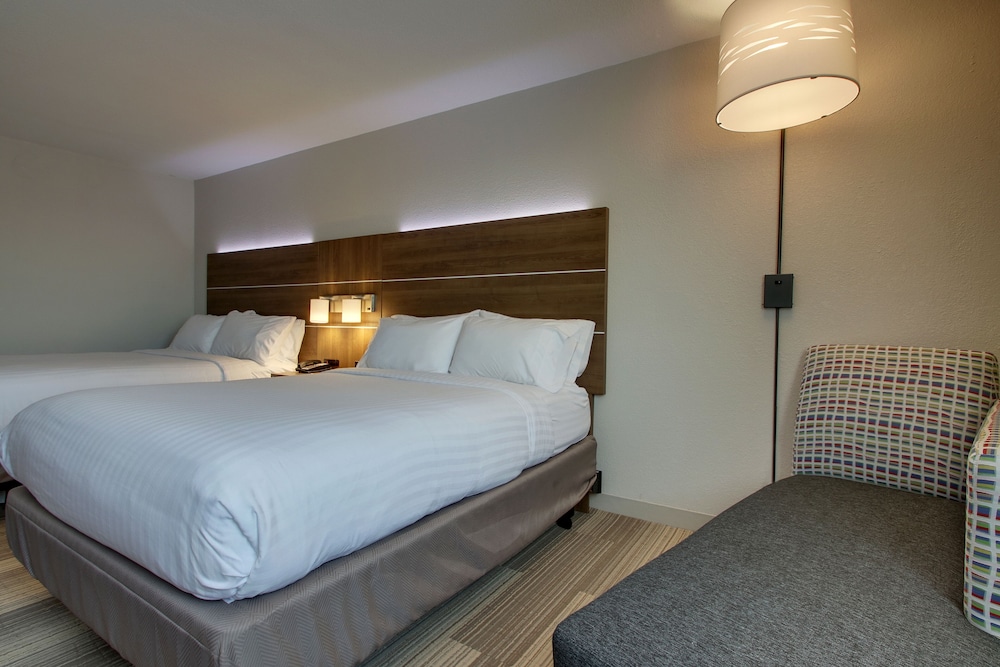 Holiday Inn Express & Suites Wapakoneta by IHG - photo 41