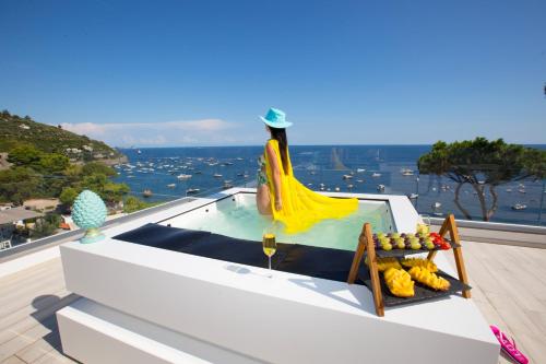 Amore Rentals Villa Neranyum — 4-Star Luxury Hotel in Massa Lubrense, Italy