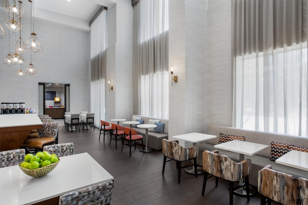 Hampton Inn & Suites Dallas Arlington N Entertainment Dist. - photo 38