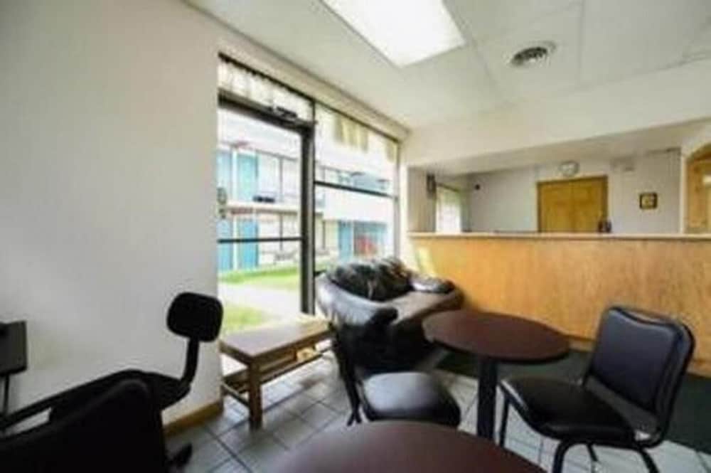 Loyalty Inn Maryville - photo 5