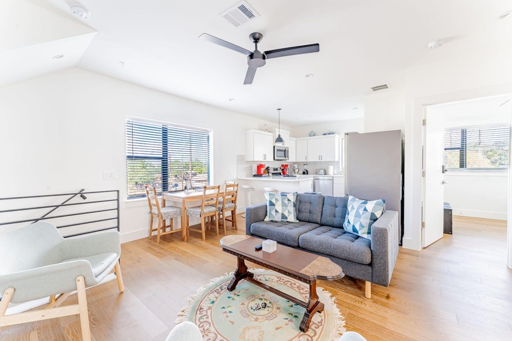 Luxe East Downtown 3br Condo Walk To Bars Restaurants Shops — 4-Star Luxury Hotel in Austin, United States