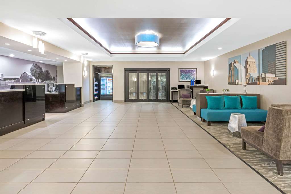 La Quinta Inn & Suites by Wyndham Oklahoma City Yukon - photo 3