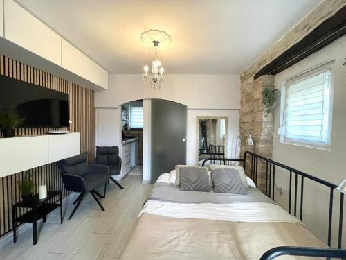 Villa Amore Radini Istrian Antique Stone House Studio with Private Parking And Terrace — 4-Star Luxury Hotel in Brtonigla, Croatia