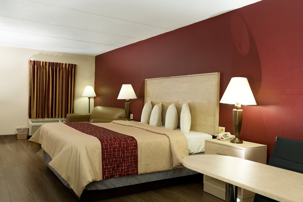 Red Roof Inn & Suites Pigeon Forge Parkway - photo 36