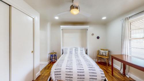 Charming Downtown Bungalow King Bed Office — Twin Falls — photo 4