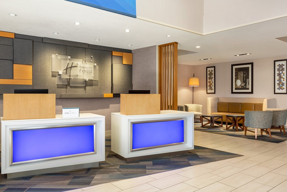 Holiday Inn Express & Suites Redding by IHG - photo 32