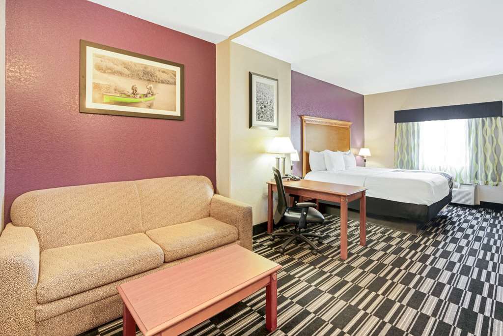 La Quinta Inn & Suites by Wyndham Ada - photo 18