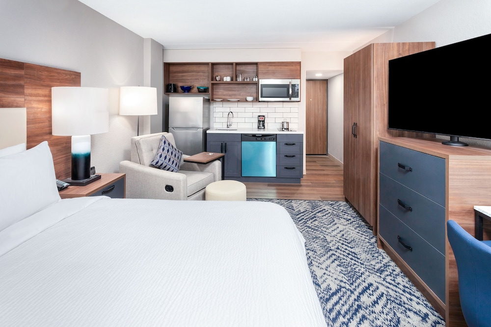 Candlewood Suites Columbus North - photo 21