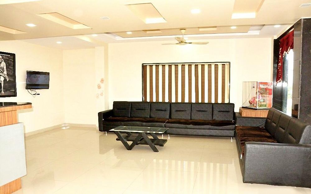 Sai Rajaram Palace — hotel in Ahmadnagar