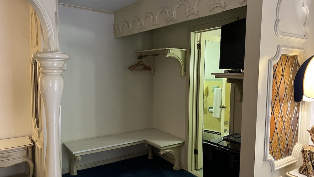 Relax Inn Altoona - photo 40
