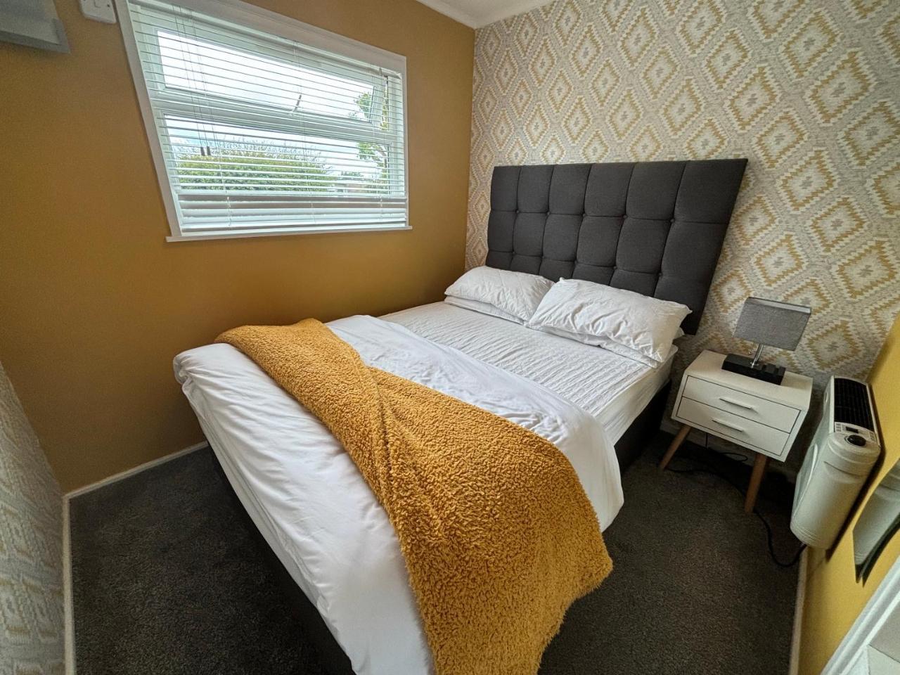 179 Two bed chalet on Sund0wner Holiday Park Sleeps 4 free WiFi sorry no pets entertainment options close by — 4-Star Luxury Hotel in Hemsby, United Kingdom