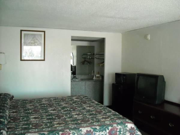 Red Carpet Inn - photo 12