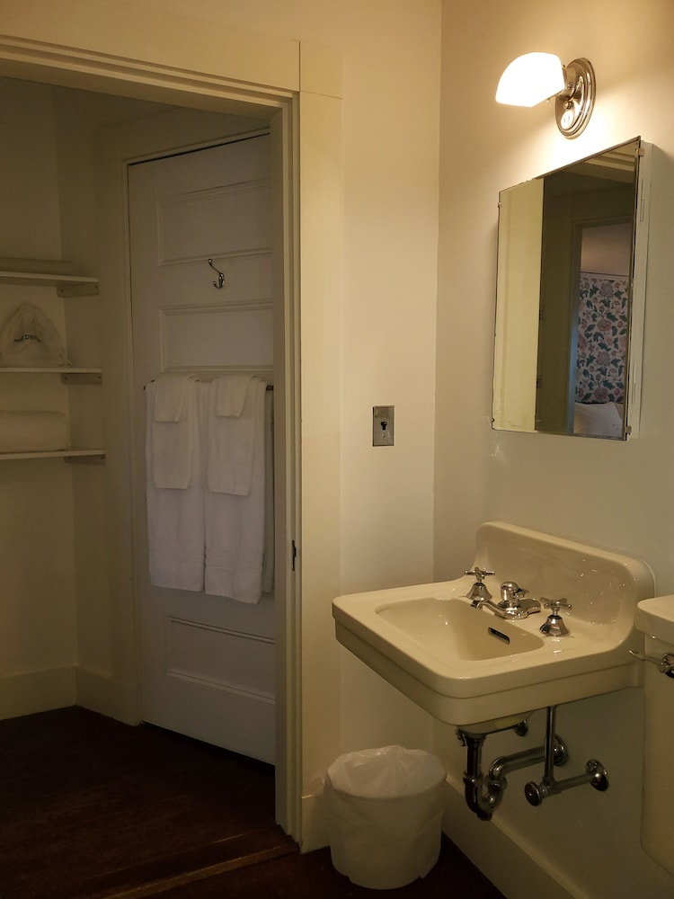 Harbourside Inn - photo 80