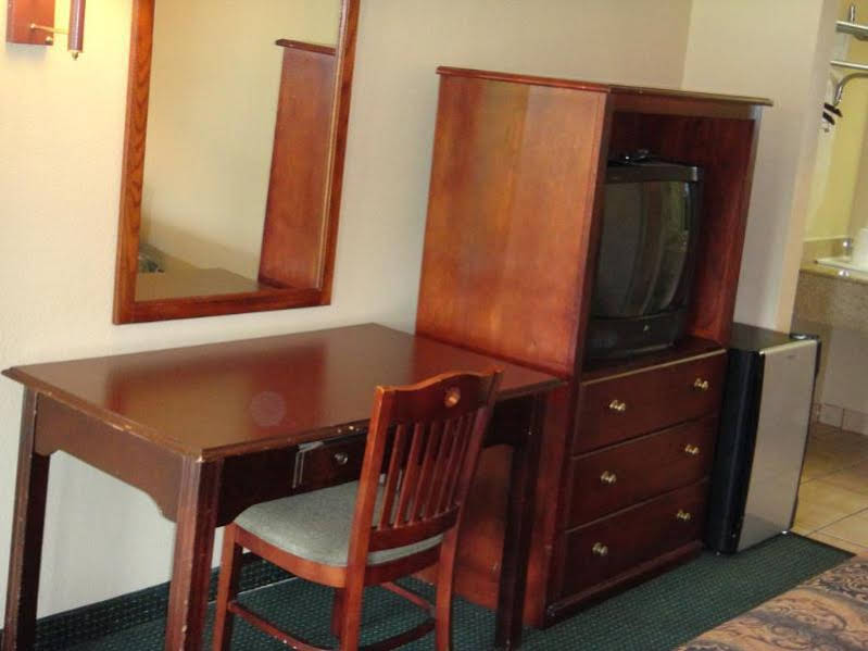 Relax Inn Charlotte - photo 13